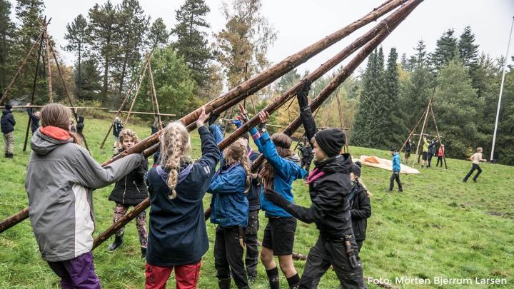 spejder der stiller en trebuk op