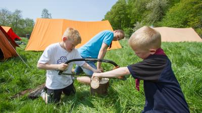 Tre spejdere, der saver brænde